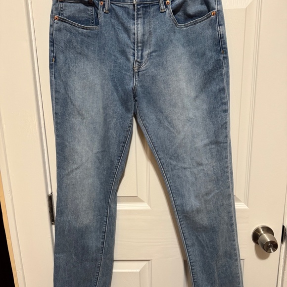 Men’s athletic slim fit jeans (31x32) | Soft wear by Gap - Picture 2 of 10